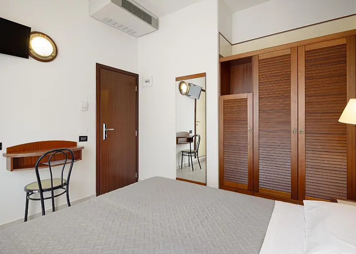 Avana Fronte Mare 3* ريتشيوني