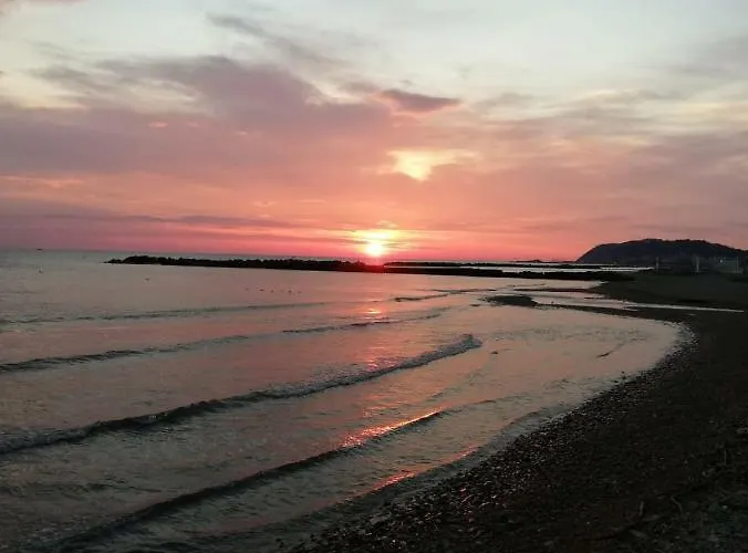 Avana Fronte Mare 3* ريتشيوني